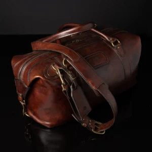 Close-up of Mansfield Medium Duffle Bag in vintage brown leather, highlighting fine stitching and premium full-grain texture.