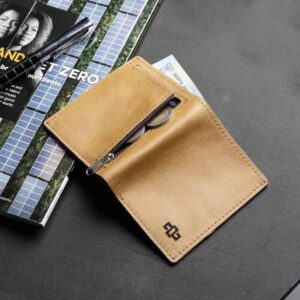 Women's bifold wallet in tan genuine leather, Mansfield model, showing the back coin pouch