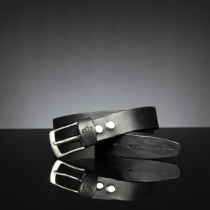 Black leather belt, 35mm wide, featuring a premium metal buckle for a refined look.