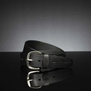 40mm wide black leather belt, crafted for casual styling and everyday durability.