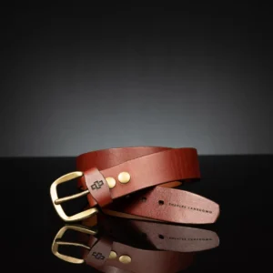 Rich tan leather belt, 40mm wide, featuring an antique brass buckle for a vintage-inspired look.