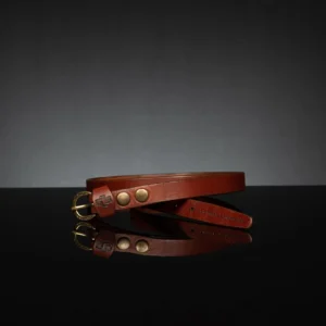 Women’s rich tan leather skinny belt, 20mm width, featuring an antique brass buckle for a vintage-inspired look.