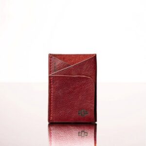 Compact and practical women’s leather cardholder in ruby blue, ideal for organizing cards in a sleek, stylish way.