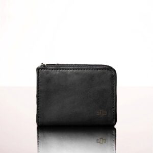 Women's black zipped leather cardholder, compact and secure wallet with full-grain leather, perfect for storing cards, notes, and coins.