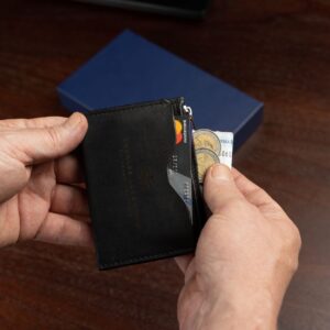 Elegant men’s Dakota Zipped Cardholder in black. A handcrafted, minimalist design with premium leather and functional storage.