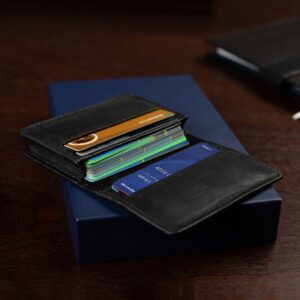 Side view of men’s Harrington Pouched Cardholder in black. Spacious storage with high-quality stitching and premium leather finish.